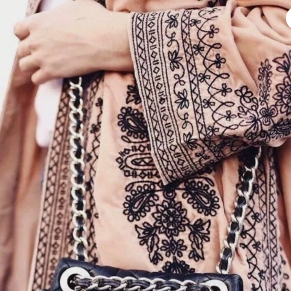 ZARA Embroidered Velvet Kimono in Vanilla with Embroidery in Blue Size M - Picture 4 of 11